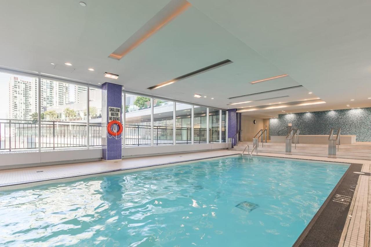 Gorgeous 1Br W/Parking Across The Scotiabank Arena Appartement Toronto Buitenkant foto