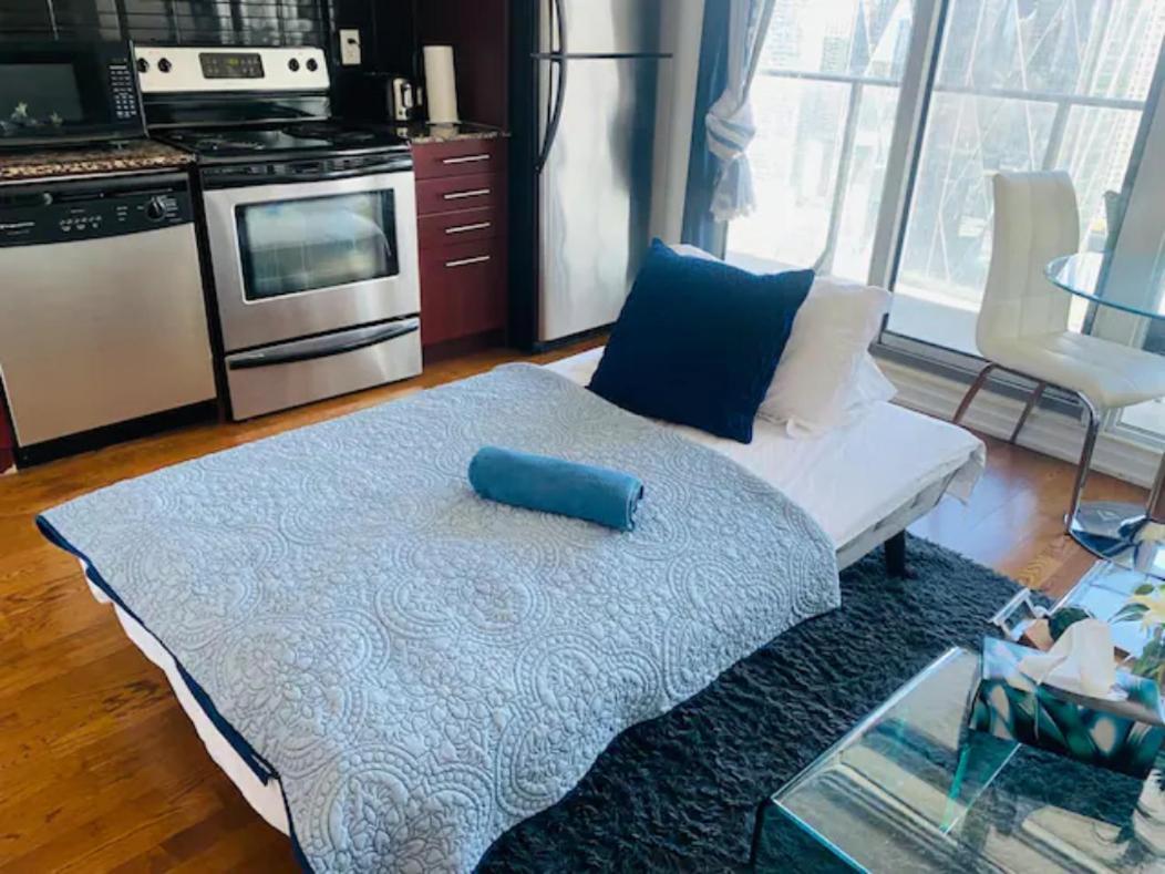 Gorgeous 1Br W/Parking Across The Scotiabank Arena Appartement Toronto Buitenkant foto