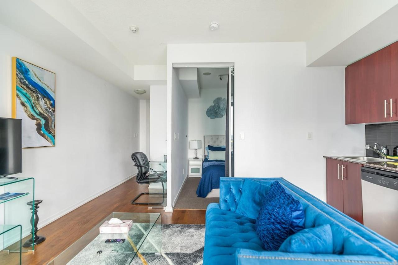 Gorgeous 1Br W/Parking Across The Scotiabank Arena Appartement Toronto Buitenkant foto