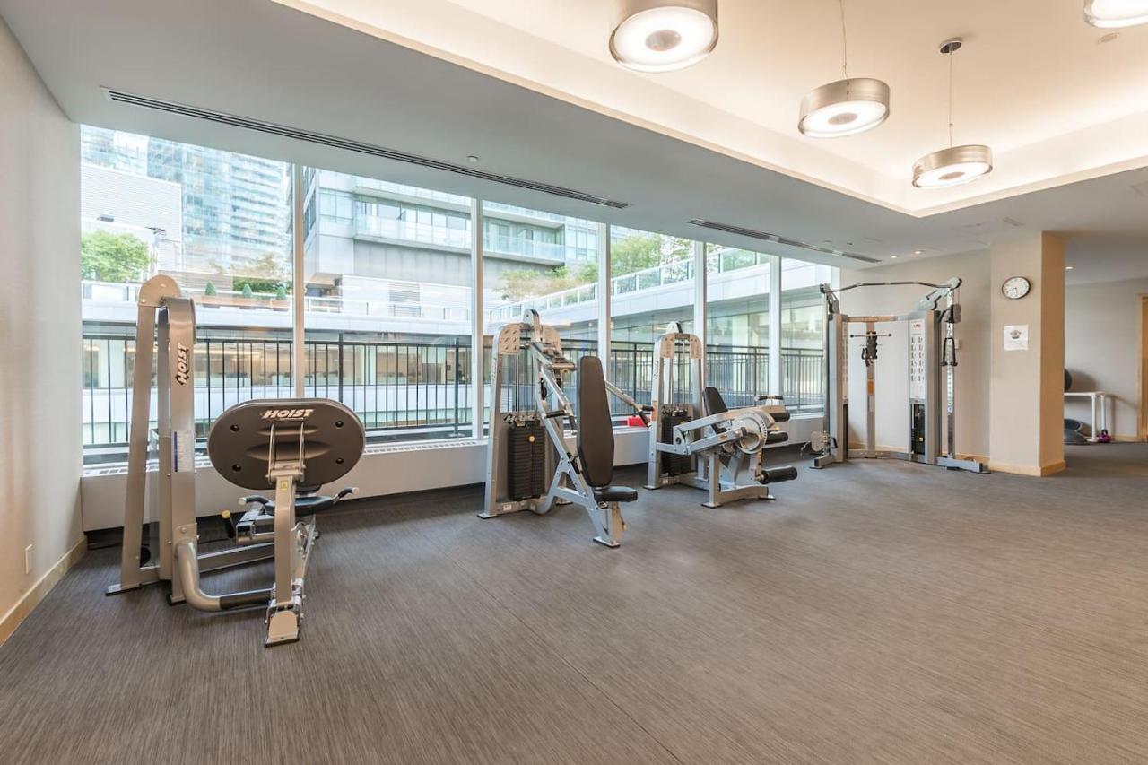 Gorgeous 1Br W/Parking Across The Scotiabank Arena Appartement Toronto Buitenkant foto