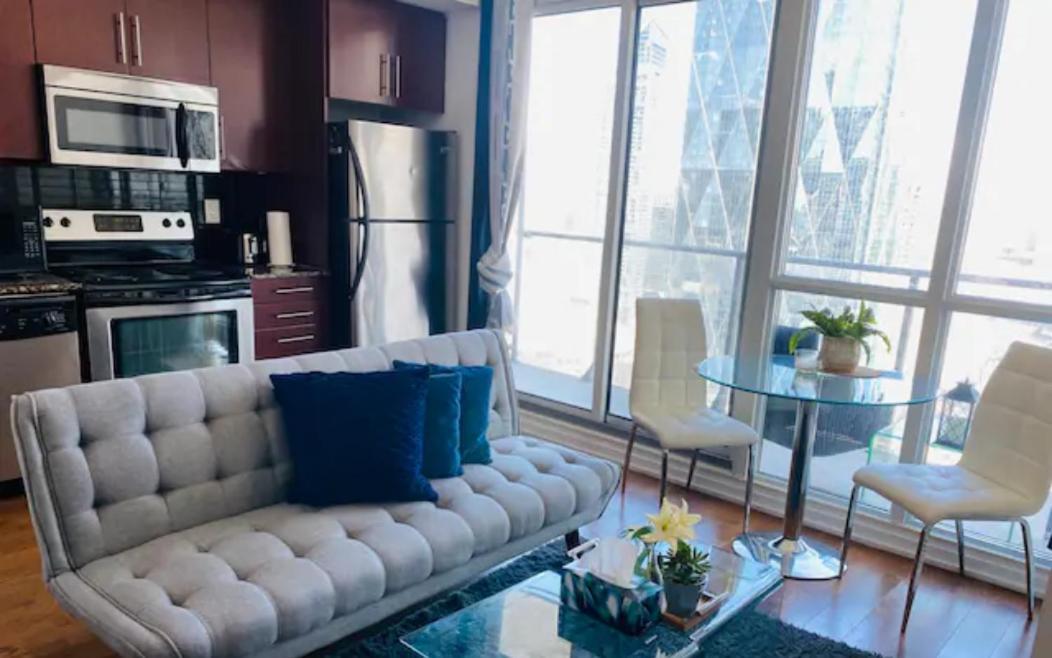 Gorgeous 1Br W/Parking Across The Scotiabank Arena Appartement Toronto Buitenkant foto