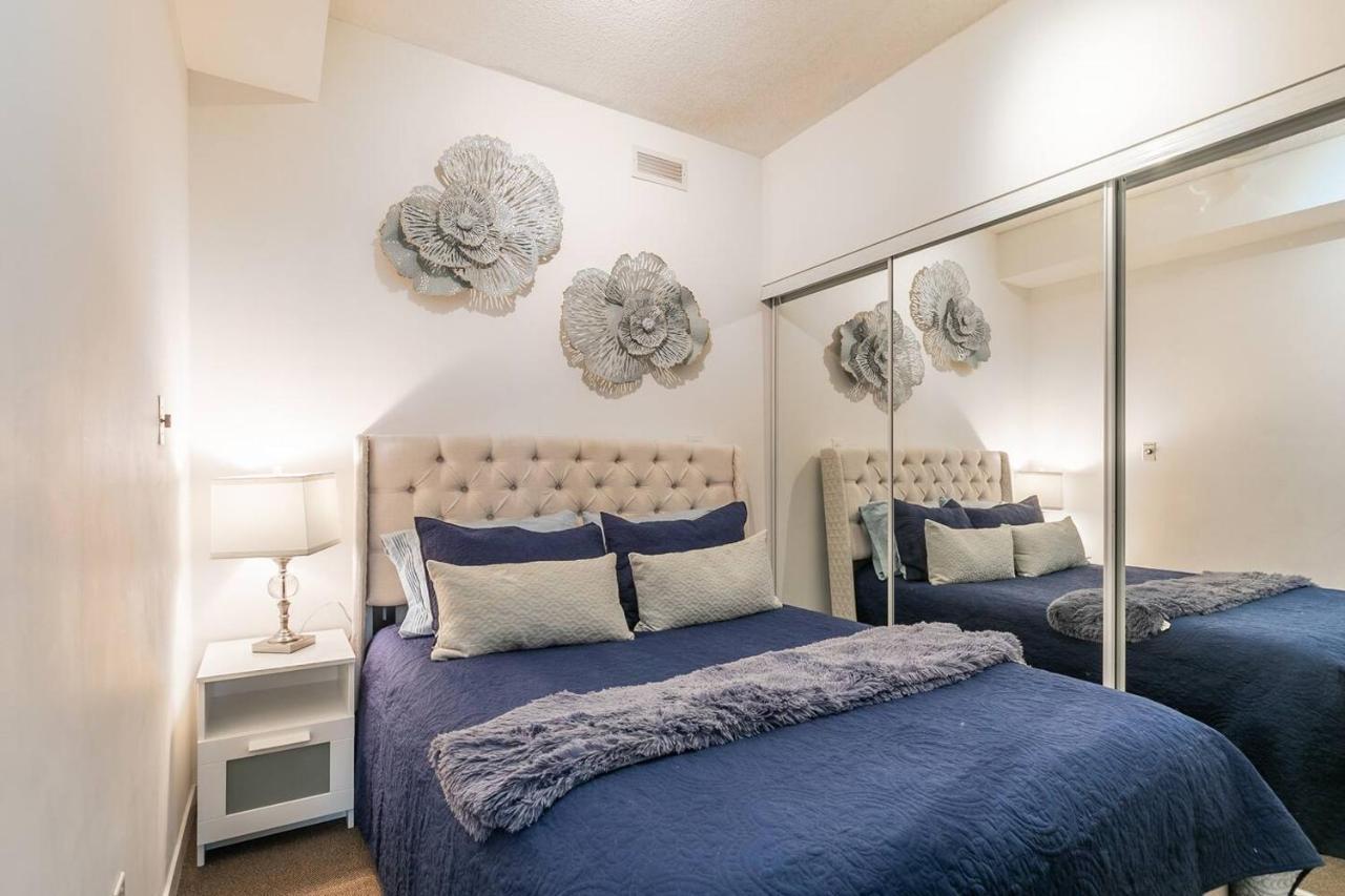 Gorgeous 1Br W/Parking Across The Scotiabank Arena Appartement Toronto Buitenkant foto