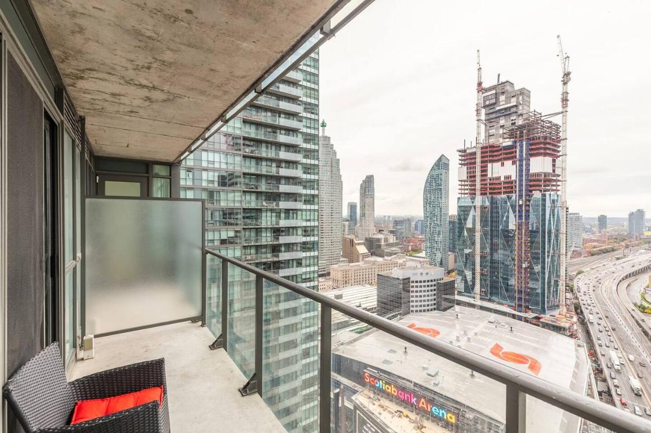 Gorgeous 1Br W/Parking Across The Scotiabank Arena Appartement Toronto Buitenkant foto