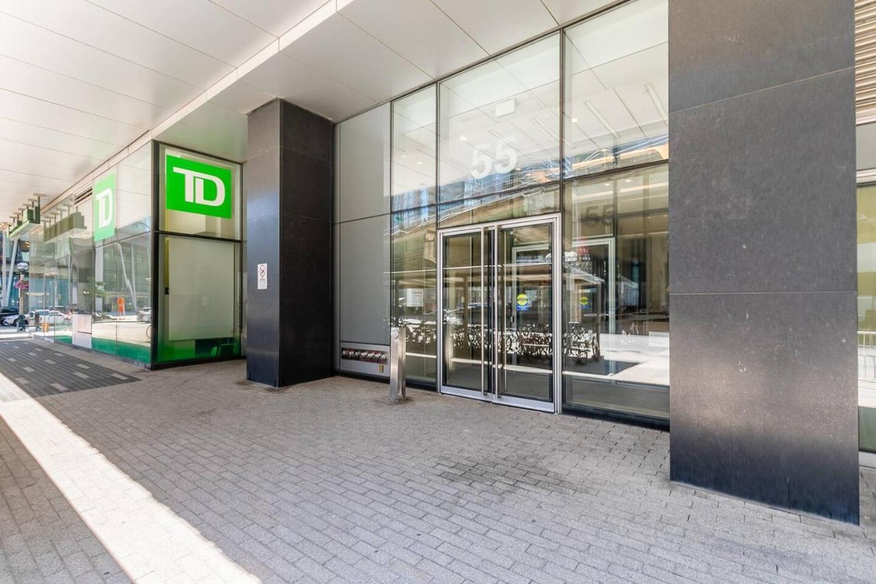 Gorgeous 1Br W/Parking Across The Scotiabank Arena Appartement Toronto Buitenkant foto