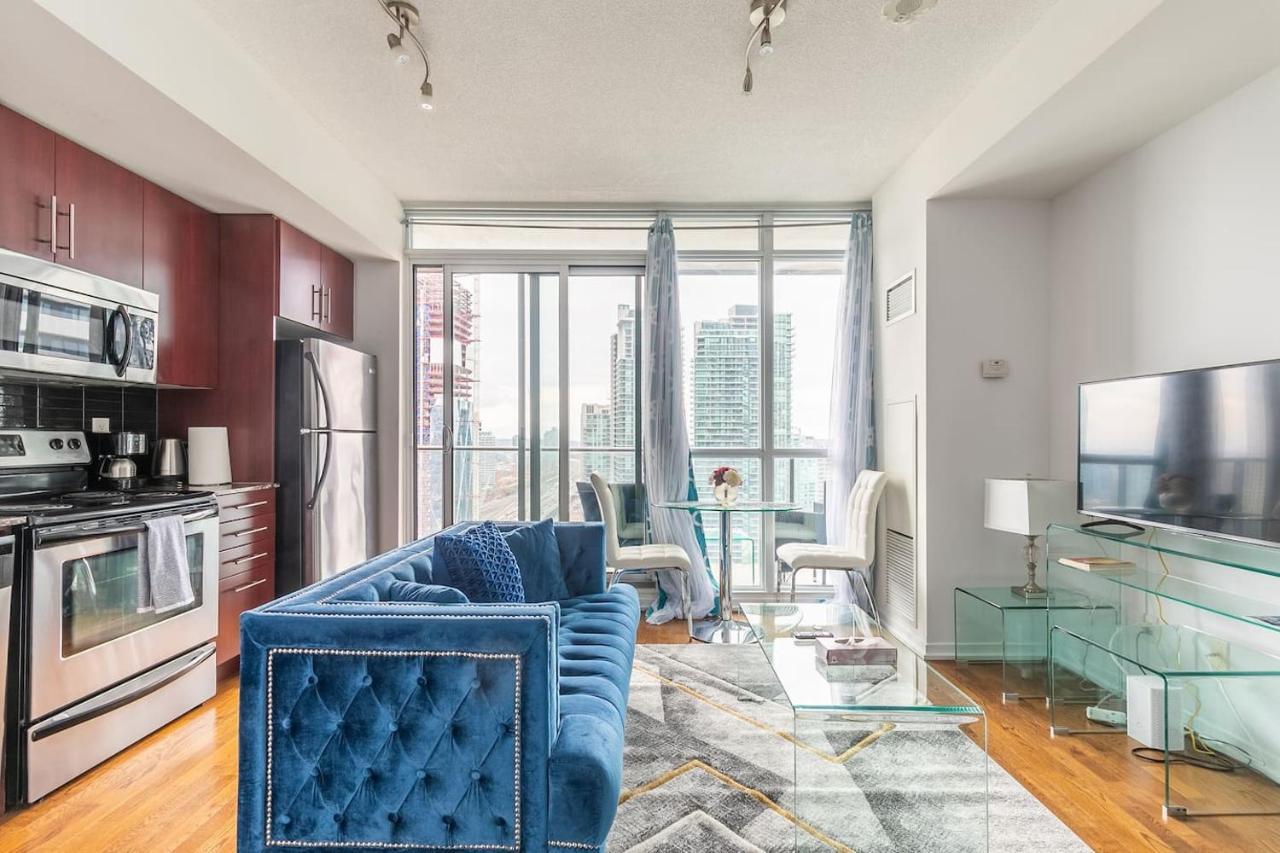 Gorgeous 1Br W/Parking Across The Scotiabank Arena Appartement Toronto Buitenkant foto