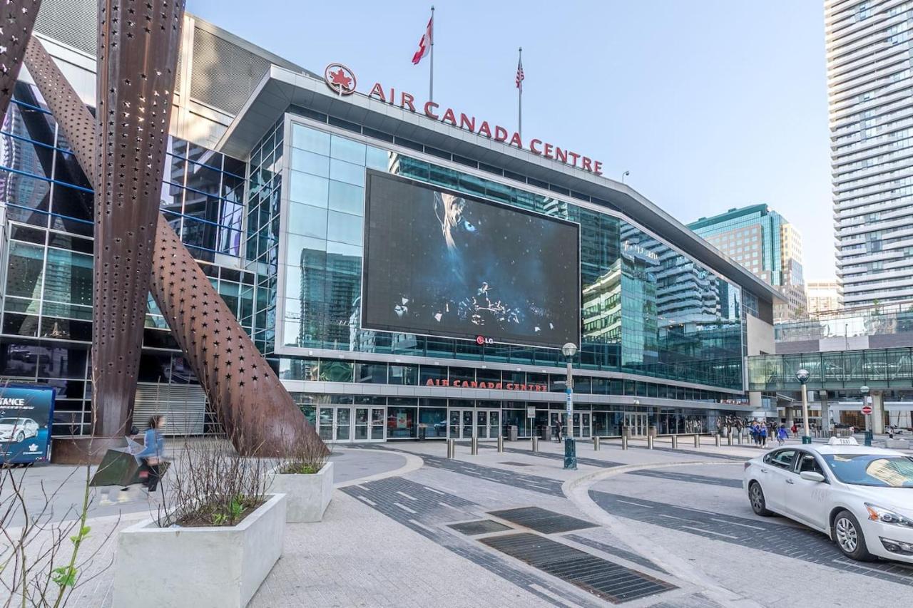 Gorgeous 1Br W/Parking Across The Scotiabank Arena Appartement Toronto Buitenkant foto