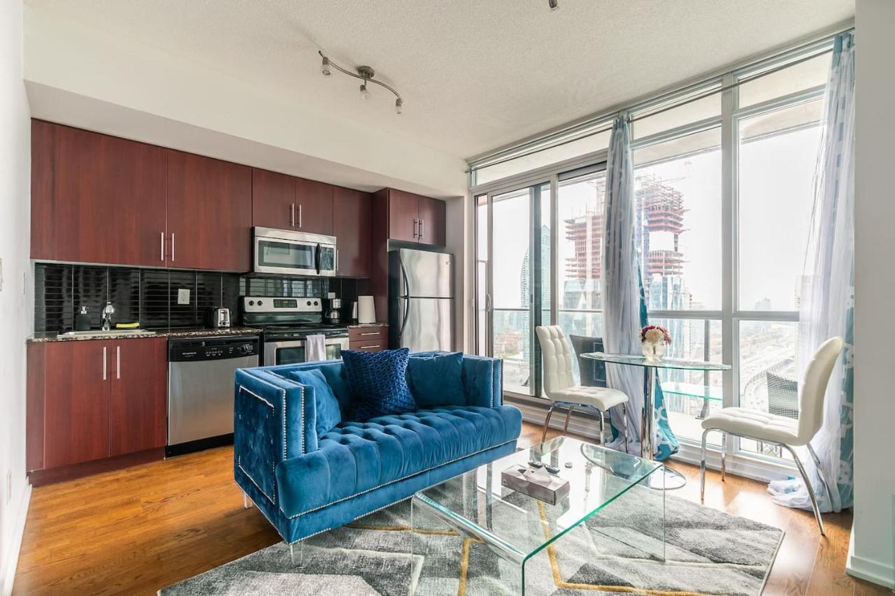 Gorgeous 1Br W/Parking Across The Scotiabank Arena Appartement Toronto Buitenkant foto