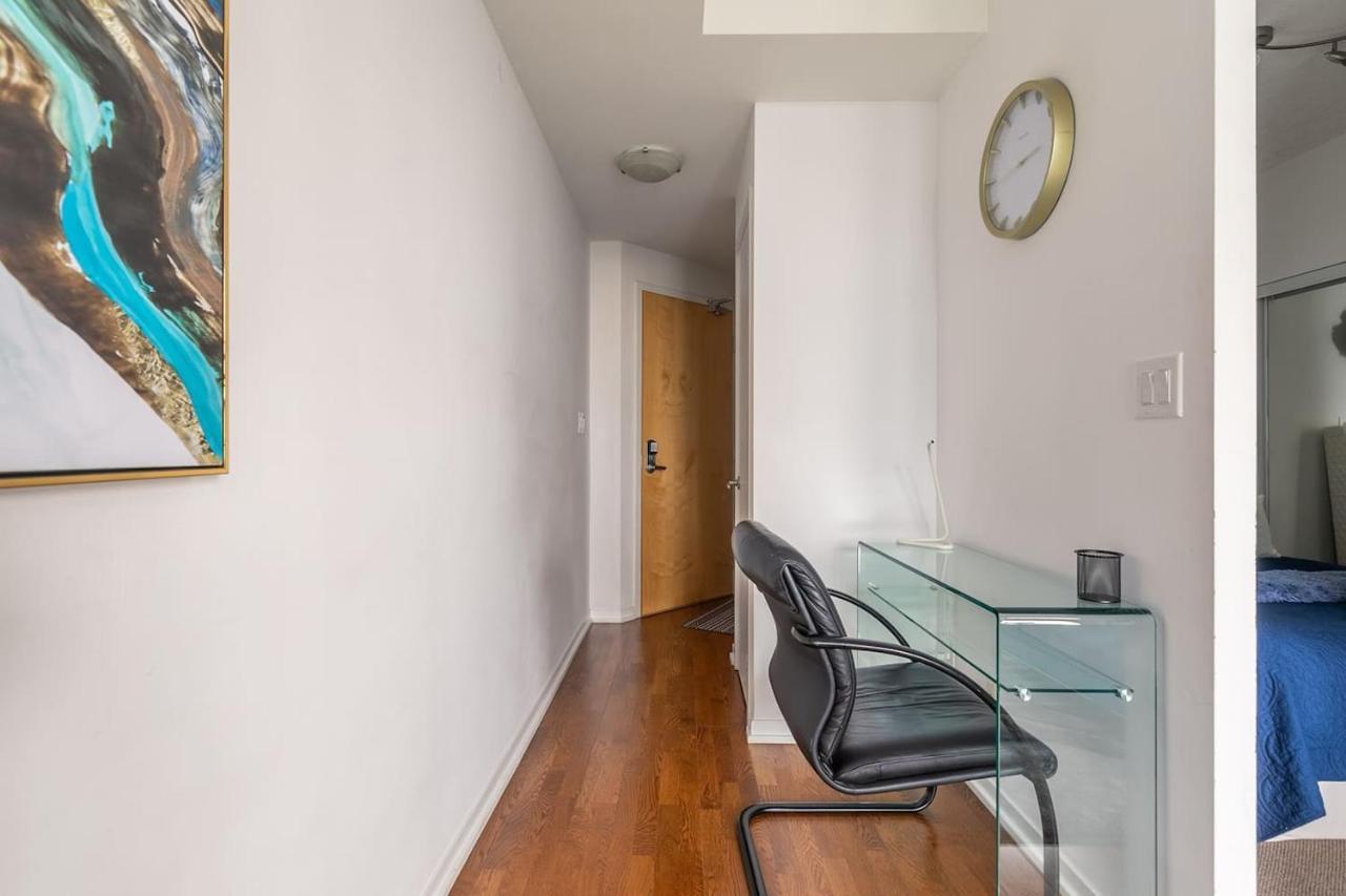 Gorgeous 1Br W/Parking Across The Scotiabank Arena Appartement Toronto Buitenkant foto